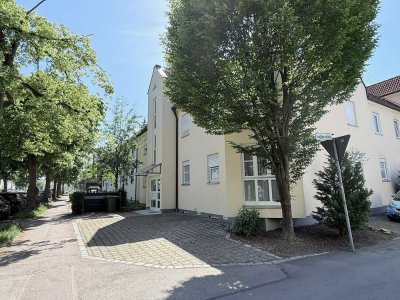 Charmante 2 ZKB mit Balkon, in Augsburg-Bärenkeller