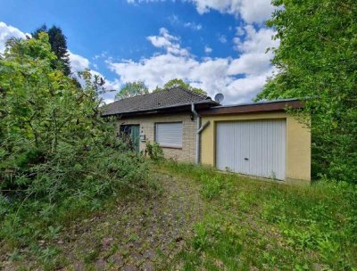 Modernisierungsbedürftiges Einfamilienhaus mit Garage in guter und idyllischer Wohnlage
