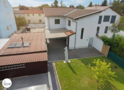 U-Bahn-Nähe | Exklusive obere Wohneinheit mit Garten, Pool, Doppelgarage &amp; Werkstatt