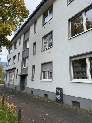 2-Zimmer Wohnung auf der Luxemburger Straße in Köln mit Balkon.