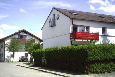 Helle 3,5 Zi. Wohnung Germering mit freiem Blick & Kaminofen