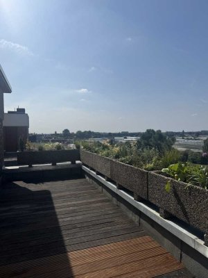 Frisch saniertes Maisonette-Penthouse in unmittelbarer Rheinnähe