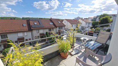 1767 - Chic, sonnig, hell! Bezaubernde 2,5 Zi.-DG-WHG mit TG-Box in absolut ruhiger, guter Lage!