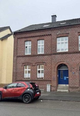++ selbst genutzte DHH mit drei Eigentumswohnungen in ruhiger Seitenstraße  ++