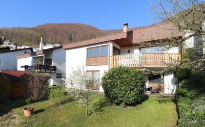 Traumhaftes Einfamilienhaus in Bad Urach mit ELW, Garage und Garten in begehrter Aussichtslage
