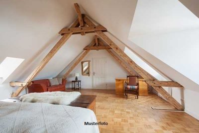 4-Zimmer-Wohnung mit Stellplätzen