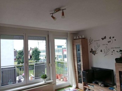 HELLE 3-ZIMMER DG-WOHNUNG MIT SONNIGEM BALKON und CARPORT, RUHIGE LAGE HASENFELD (PROVISIONSFREI)
