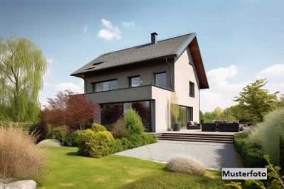 Herrschaftliche Villa mit Anbau und Garage - viel Platz für Ihre Ideen