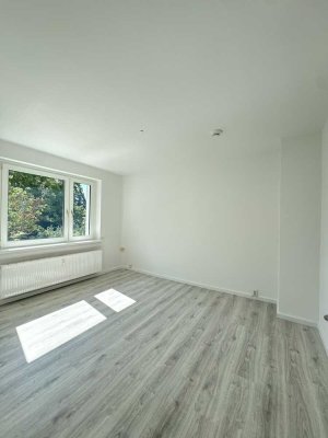 Was für ein Ausblick - 2-Zimmer sofort bezugsfertig und frisch renoviert in Berlin Plänterwald