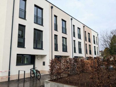 Modernes Reihenmittelhaus mit Garten und Dachterrasse in Frankfurt-Berkersheim