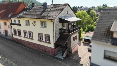 +++Stattliches Zweifamilienhaus mit Garagen, Südwest-Terrasse, Panoramablick und Südgarten in ruh...