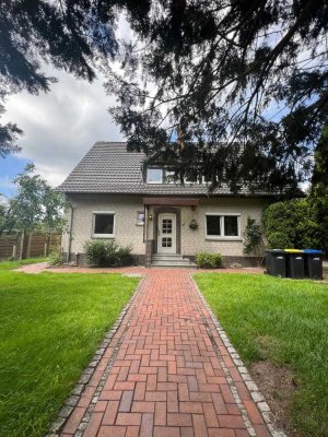 Geräumiges Einfamilienhaus in ländlicher Lage mit Garten