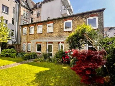 Einmalige Gelegenheit: Ruhiges Stadthaus mit traumhaftem Garten auf der Holtenauer