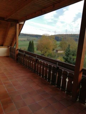 3-Zimmer-Wohnung, ca. 100 m² mit Balkon und EBK in ruhiger Ortsrandlage in Eschelbronn