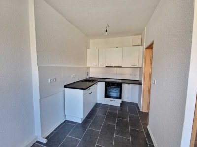 Schnell sein und 4-Zimmer-Wohnung mit Einbauküche in der 1. Etage sichern
