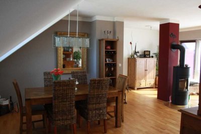 Geschmackvolle 3-Zimmer-Dachgeschosswohnung mit geh. Innenausstattung mit Balkon in Köln Immendorf