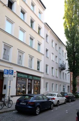Stadthaus Nähe Weissenburger Platz, 2,5 Zimmer teilmöbliert mit großem Balkon
