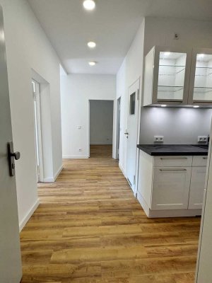 Luxuriöse 3-Zimmer Wohnung mit Balkon in Charlottenburg
