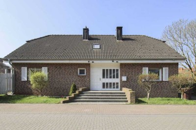 Leerstehendes Zweifamilienhaus in ruhiger Lage mit tollem Südgarten