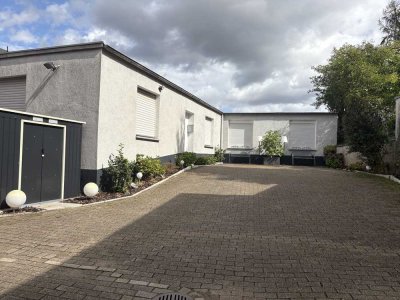 Mehrfamilienhaus mit freistehendem Bungalow und Tiefgarage in Duisburg Vierlinden