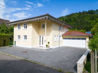 Freiwerdendes Einfamilienhaus mit herrlichem Garten und praktischer Doppelgarage in Winden im Elztal