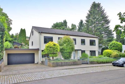 Familienfreundliches Einfamilienhaus mit Einliegerwohnung, großzügigem Garten und Ausbaupotenzial