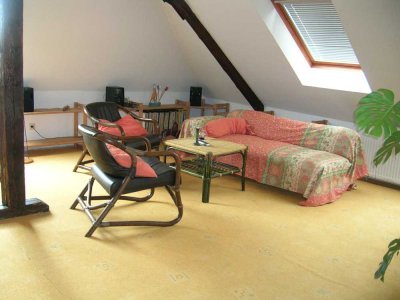 1-Zimmer Dachgeschosswohnung möbliert  in Hannover Bothfeld