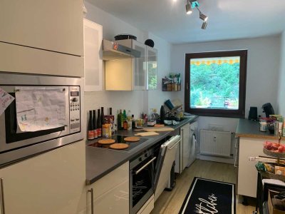 Stilvolle, vollständig renovierte 2-Raum-Wohnung mit Balkon in Bonn