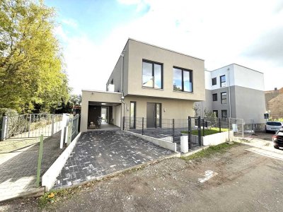 Attraktives Haus mit Sonnenterrasse , Miele Küche , KFW 40 Standard, Garage, Stellplatz,