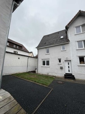 4-Zimmer-Reihenhaus mit Garten - Stellplatz - Abstellräume