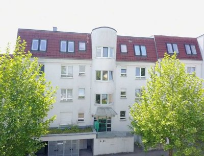 Helle 3-Zimmer Dachgeschosswohnung mit Südbalkon und Tiefgaragen-Stellplatz