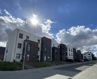Großes Stadthaus für Ihre Familie mit  Terrasse,  Dachterrasse und Garten zu vermieten!
