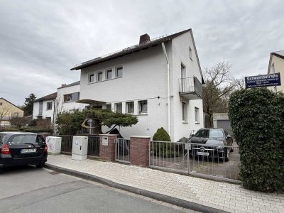 Einfamilienwohnhaus mit großzügigem Grundstück und Garage