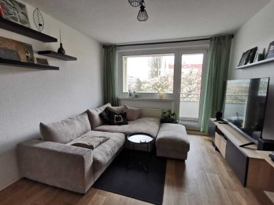 Helle 3-Zimmer-Wohnung mit schönem Balkon ins Grüne und sehr guter Berlin-Anbindung