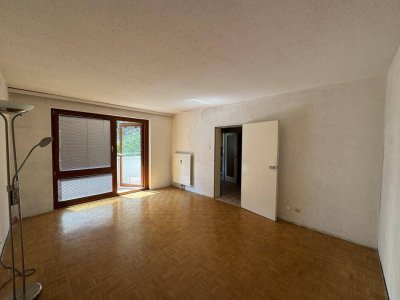 *Sanierungsbedürftiger Singlehit in Ruhelage mit Loggia bei U6 Dresdner Straße* Ab sofort verfügbar*