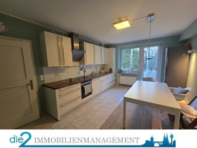 Charmante 6-Zimmer Altbauwohnung mit 2 Balkonen im wunderschönen Oberkassel!
