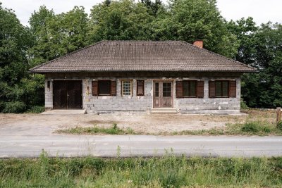 Massives Haus in beliebter ruhiger Lage nahe Georgischloss – Rohdiamant mit Villenpotenzial
