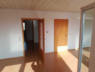 Ansprechende 3-Zimmer/Küche-Bad-DG-Wohnung mit Balkon in Urbar