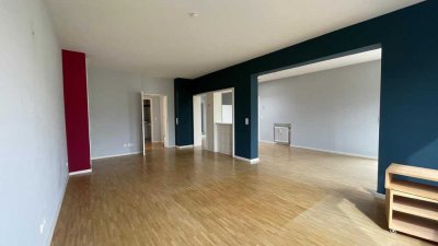 Wunderschöne 2ZKB-DG-Wohnung
mit Garage zu vermieten
