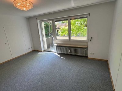Geschmackvolle Wohnung 1 Zimmer mit Balkon und Einbauküche in Schrobenhausen.