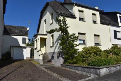 Traumhafter Garten, große Garage, unterkellert, bezugsfertiges Haus. Finanz. auch ohne Eigenkapital