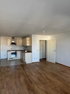 Helle und ruhige 2-Zimmer Wohnung mit Wintergarten & Balkon + TG Stellplatz
