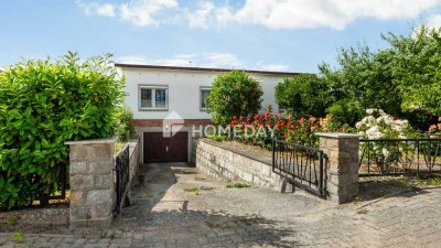 Bungalow mit Kamin, Wintergarten und großem Grundstück