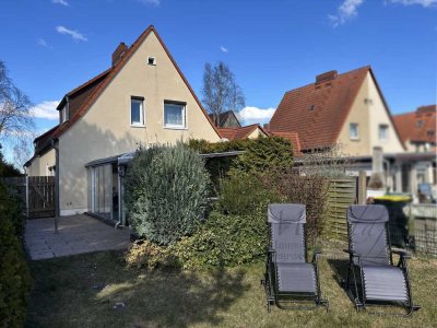 Doppelhaushälfte in Stendal Nord mit Garten und Doppelgarage