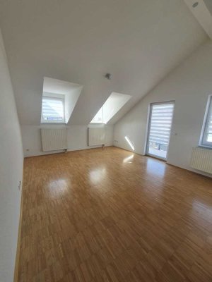 Helle 2-Zi.-Wohnung mit Balkon