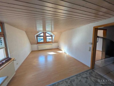 Schöne 2 Zimmer-Dachgeschoss-Wohnung in lukrativer und genialer Lage von Grießen!