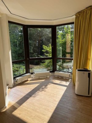 bright 3 room apartment, balcony , elevator, parking in top location!