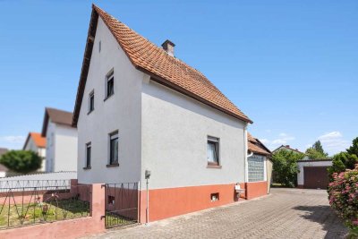 Sanierungsbedürftiges Einfamilienhaus aus den 1930er Jahren mit Hof, Scheune, Garten und Garage
