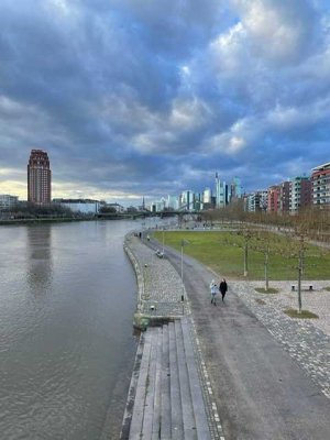 2-Zimmer-Wohnung mit Terrasse direkt am Main und der EZB