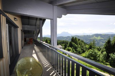 Kronberg: Zweitwohnsitztauglich! Herrliche Dachgeschoßwohnung mit Weitblick und weiteren Gestaltungsoptionen!